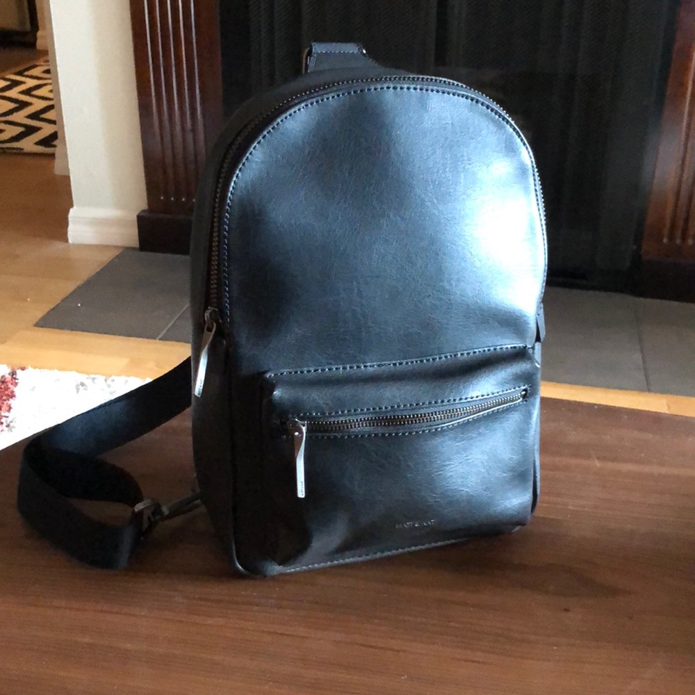 Matt & Nat Vegan Leather Sling Bag | Black